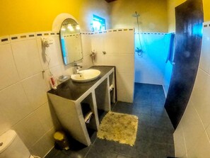 Vila, 2 quartos, piscina particular, vista para o jardim | Banheiro