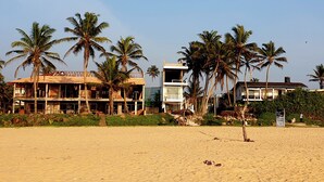 Unclassified image, 3 of 19, button - Beach Villa Yin Near Hikkaduwa, With Pool and Cook - Semi-detached House (Hikkaduwa)