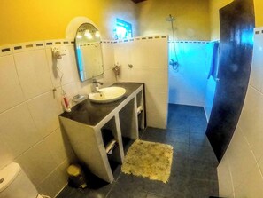 Villa, 2 Bedrooms, Private Pool, Garden View | Bathroom - Beach Villa Yin Near Hikkaduwa, With Pool and Cook - Semi-detached House (Hikkaduwa)