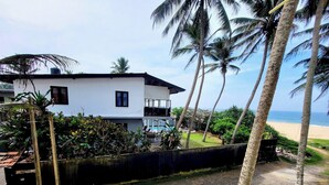 Unclassified image, 2 of 19, button - Beach Villa Yin Near Hikkaduwa, With Pool and Cook - Semi-detached House (Hikkaduwa)