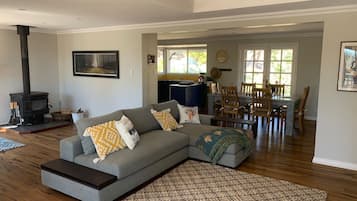 TV, fireplace, stereo