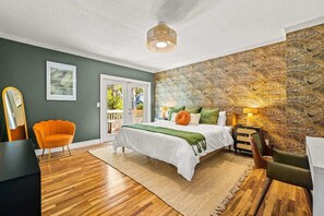 4 bedrooms, iron/ironing board, travel cot, WiFi