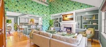 Tiki Bar Pool Putt Putt 1 Mile from BEACH