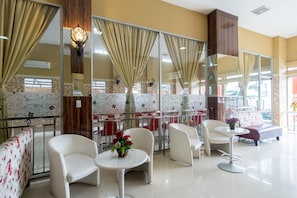 Restaurant - Capital O 615 Residence Puri Hotel Syariah (Medan)