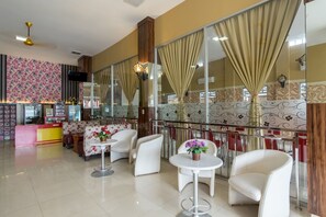 Restaurant - Capital O 615 Residence Puri Hotel Syariah (Medan)