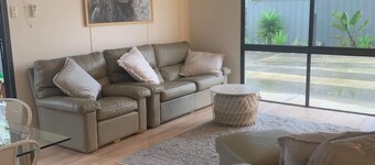 Fresh, beachy, comfy 2 bedroom apartment in Kingscote on Kangaroo Island (U1)