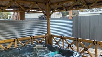 Bain à remous extérieur