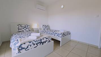 1 bedroom, iron/ironing board, WiFi (free), bed sheets