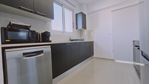 Refrigerador, microondas, horno, lavavajillas