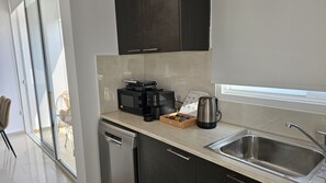 Fridge, microwave, oven, dishwasher - STAY Cosmo City Suite 501 (Nicosia)