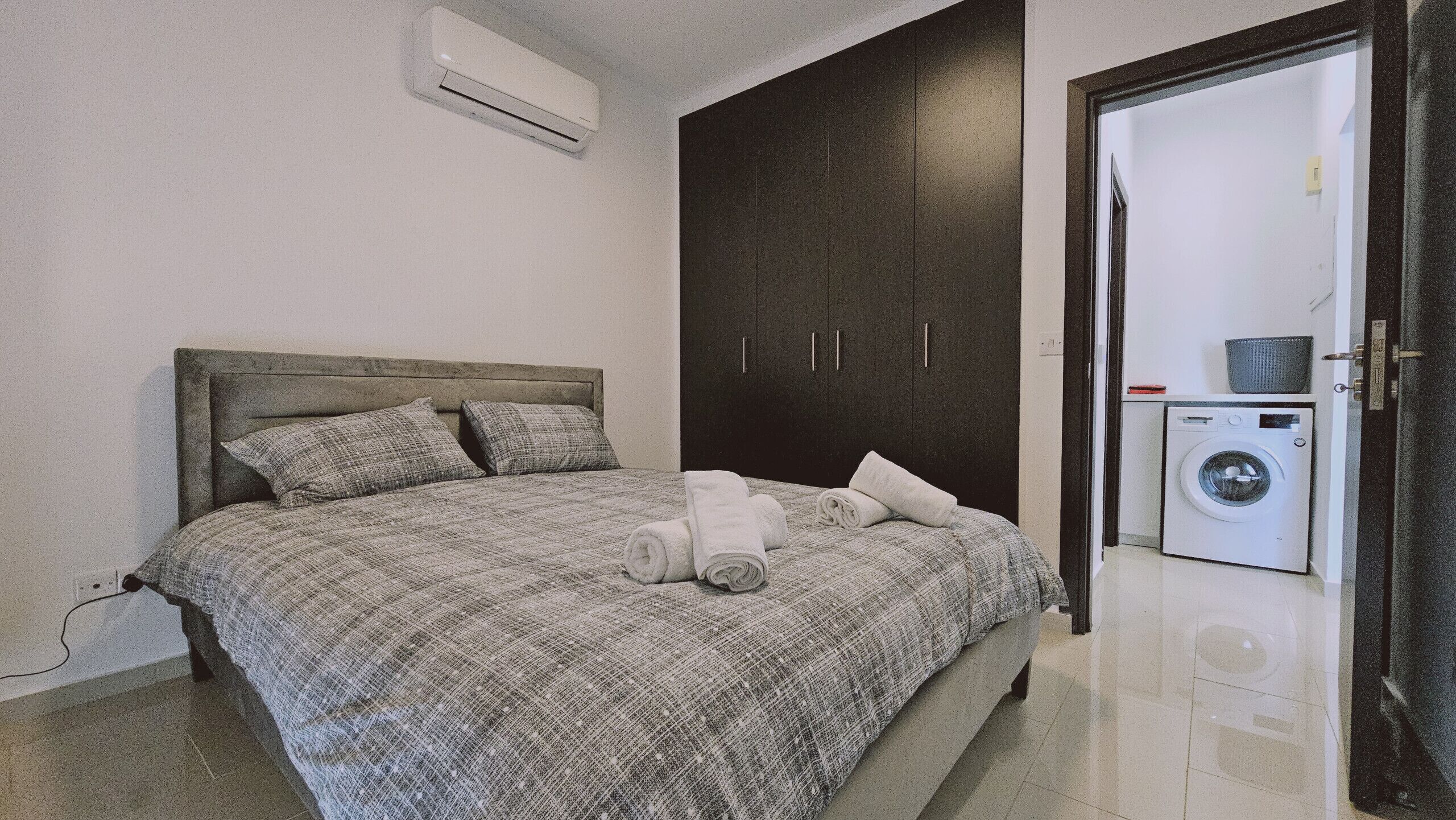 1 chambre, fer et planche à repasser, Wi-Fi gratuit, draps fournis