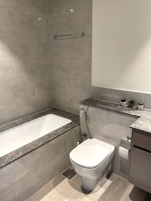 Bathroom - Sezavi - Forte 2, Downtown (Dubai)