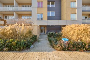 Exterior - Apartment Klimasa in Wrocław by Renters (Wroclaw)