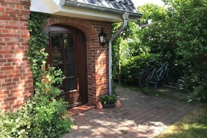 Exterior detail - Holiday Apartment Bruhn (Midlum auf Föhr)