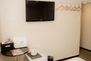 Down duvets, desk, laptop workspace, free WiFi - HOTEL G-CUE Osaka Tanimachi (Osaka)