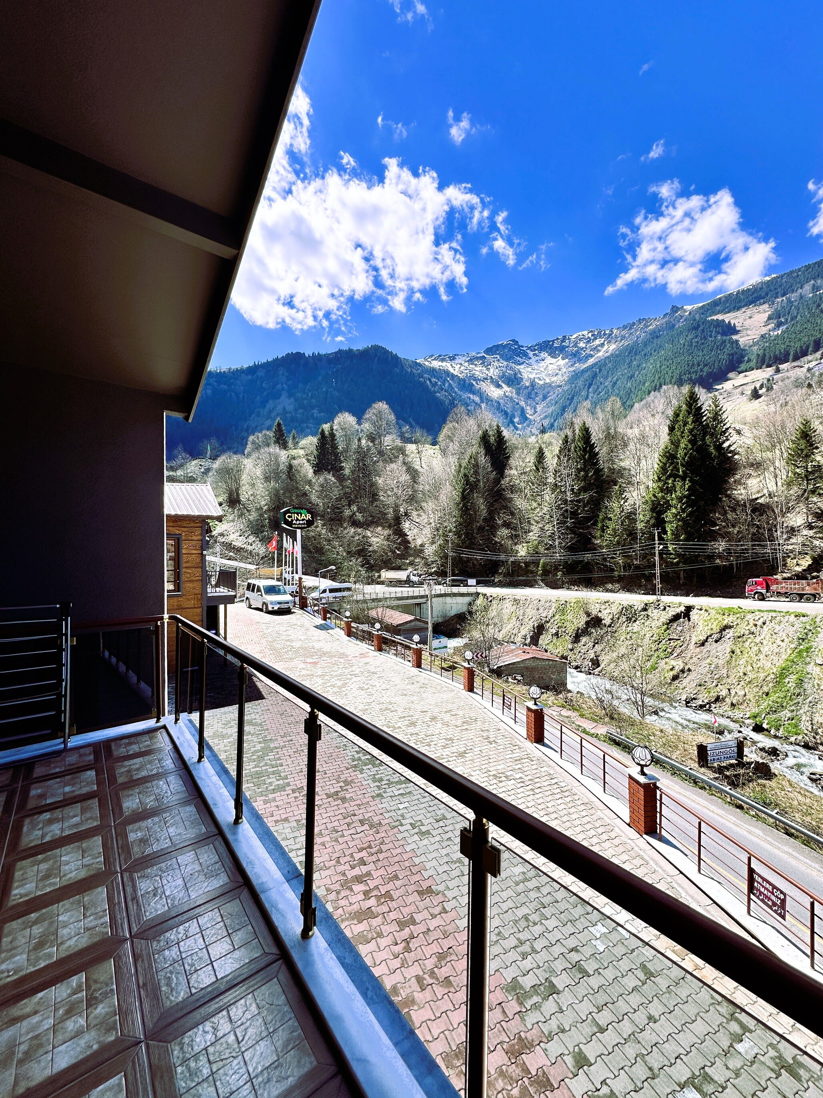 120-英寸智能电视 （配备卫星频道）、加热地板