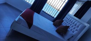 1 chambre, décoration personnalisée, ameublement personnalisé