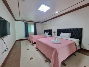 Deluxe kamer | Een bureau, gratis wifi, beddengoed