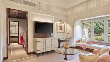 Deluxe Room, 1 King Bed (Deluxe Villa) | Premium bedding, memory foam beds, minibar, in-room safe