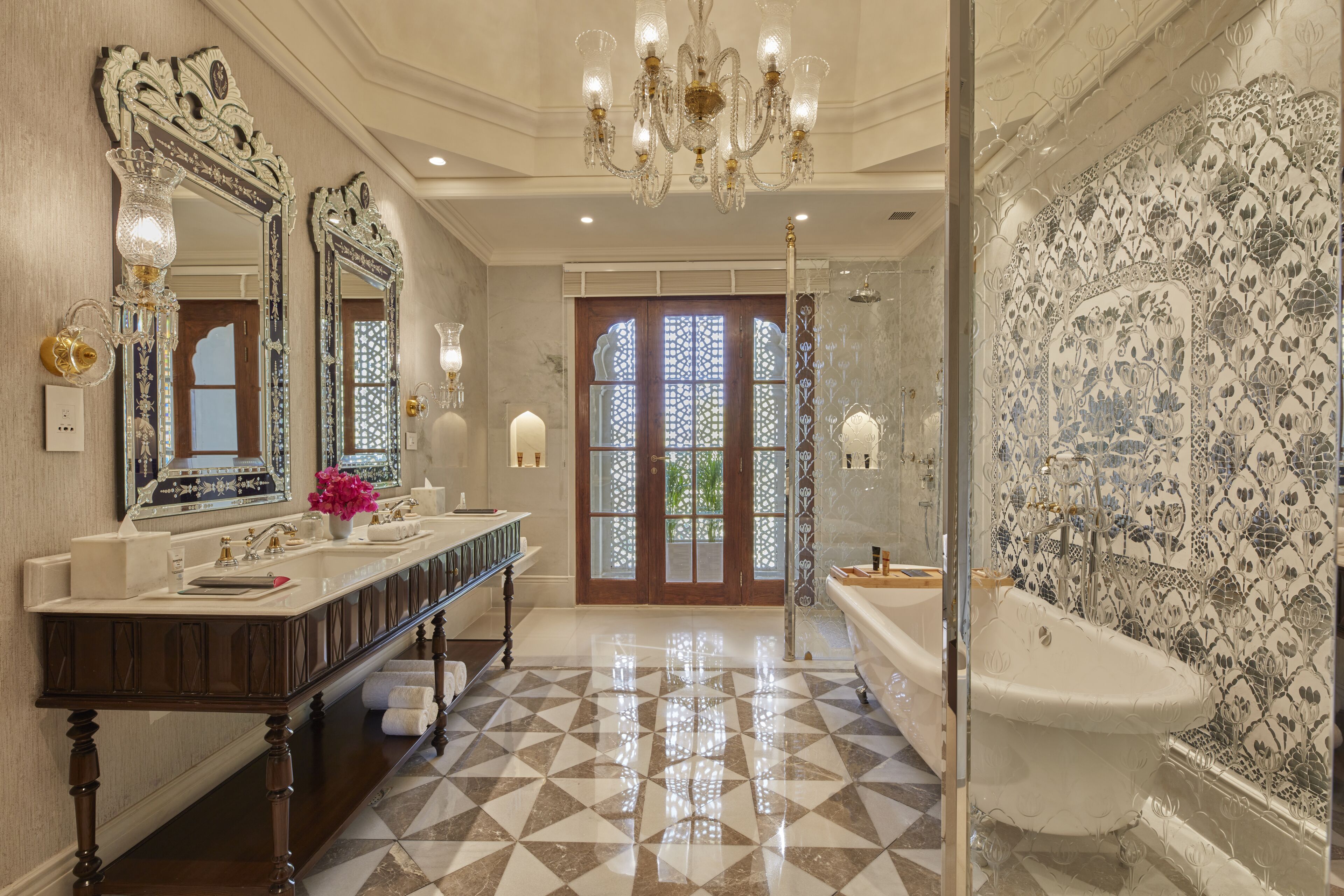Separate bathtub and shower, rainfall showerhead, free toiletries
