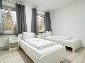 4 bedrooms, free WiFi, bed sheets