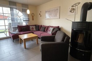 Smart TV, lareira, DVD player