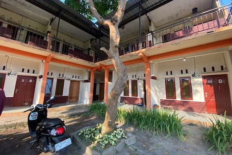 Exterior. OYO Life 93257 Kos Anugerah