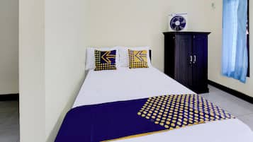Standard Double Room | Desk, WiFi (free), bed sheets