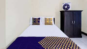 Desk, free WiFi, bed sheets