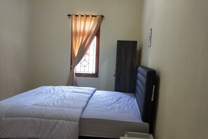 Desk, free WiFi, bed sheets