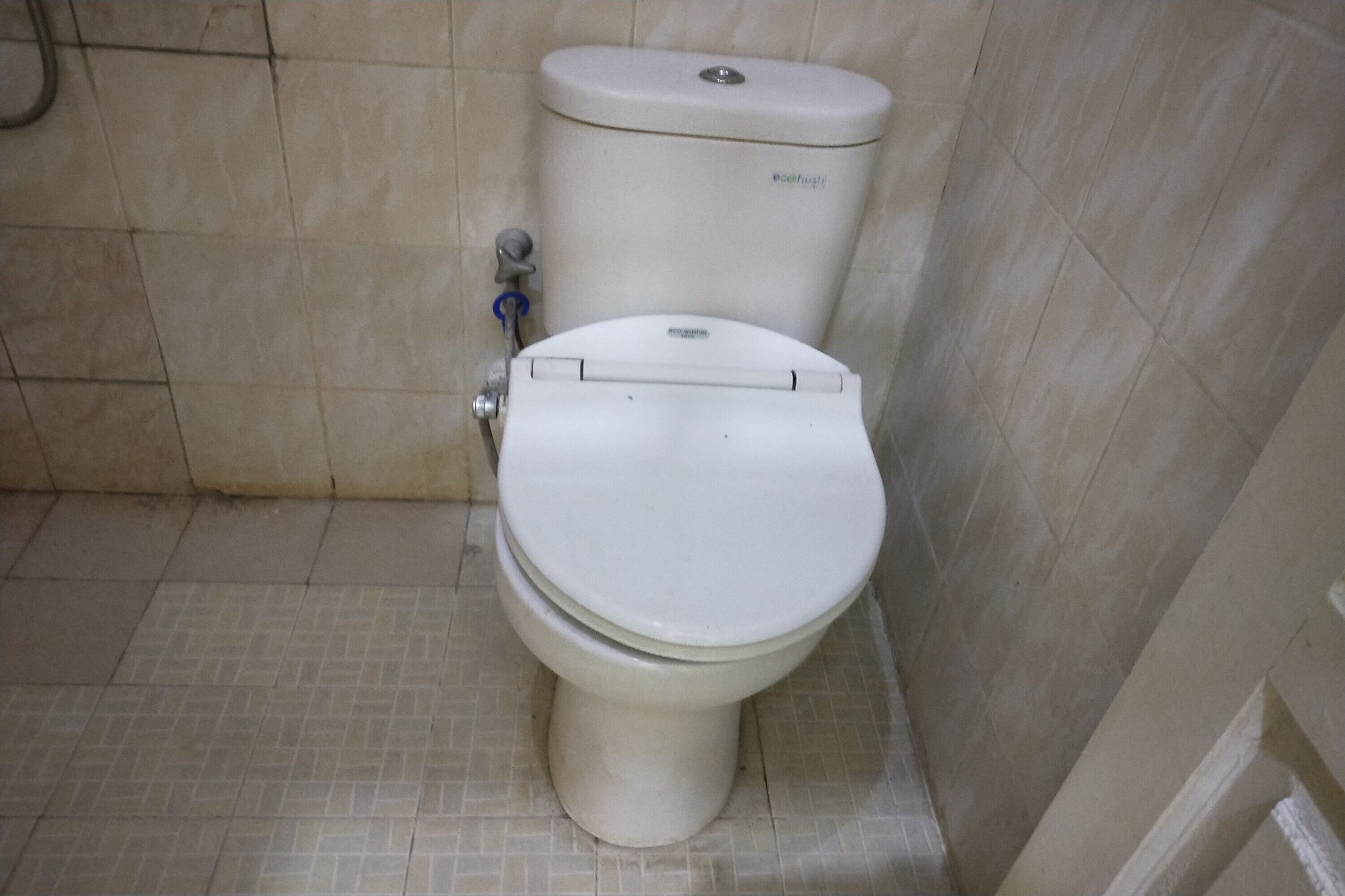 Kamar Double Standar | Kamar mandi | Shower dan sabun