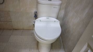 Habitación doble estándar | Baño | Regadera y jabón