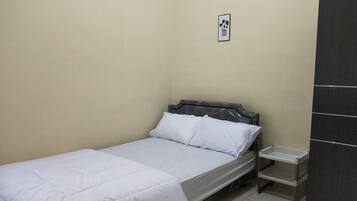Standard Double Room | Desk, free WiFi, bed sheets