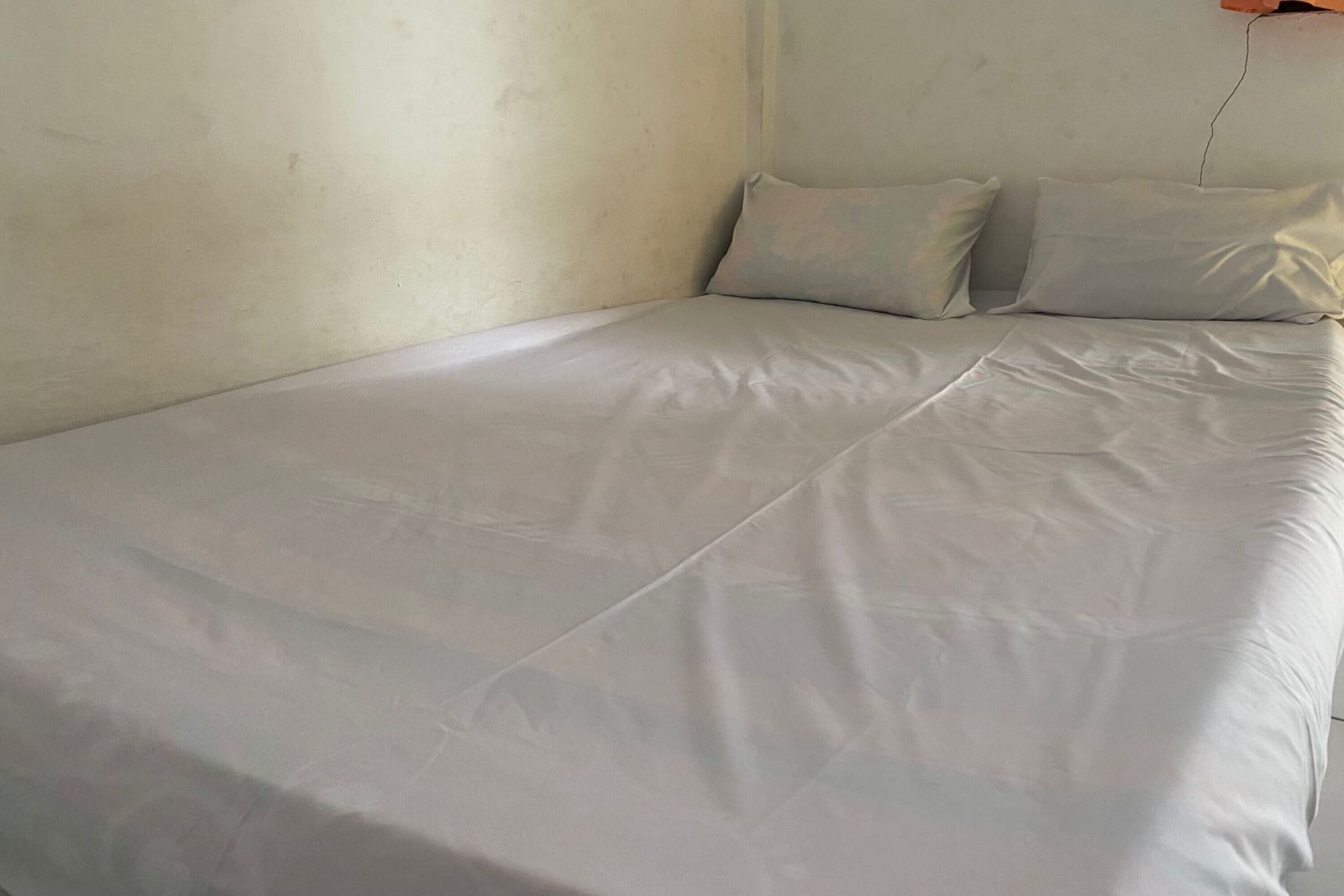 Standard Double Room | Meja, Wi-fi percuma, cadar katil 