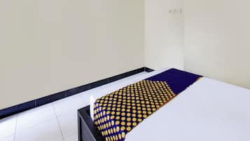 Standard Double Room | Desk, free WiFi, bed sheets