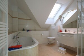 Shower, hair dryer - Strandhus Sellin - House 1 (Sellin)