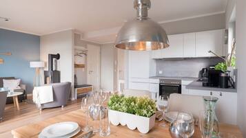 Køleskab, mikrobølgeovn, ovn, kogeplade