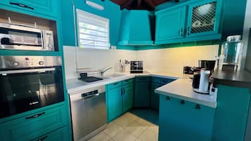 Family Villa | Private kitchen | Full-size fridge, microwave, stovetop, dishwasher