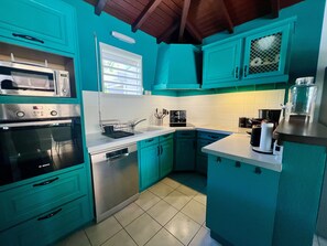 Family Villa | Private kitchen | Full-size fridge, microwave, stovetop, dishwasher - Villa Siméon Saint François (Saint-François)