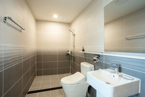 Bathroom - Chuncheon Hotel Gongjicheon 2nd Branch (Chuncheon)