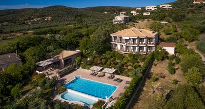 5 minutes walk from beach cozy Studio w/ pool and views of Navarino Bay.