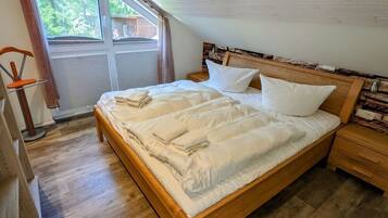 3 Schlafzimmer, Reisekinderbett