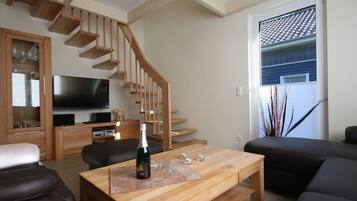 Smart-TV, Kamin, DVD-Player, Stereoanlage