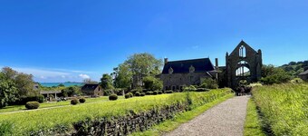 Ti Bot Scave - Family House since 1974 - Cruckin Beach 900m away.