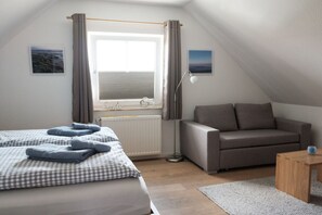 3 chambres, fer et planche à repasser