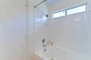 Hair dryer, towels - Cozy Spacious Corporate Housing 4 BR|2.5 Bath|Loft|Office|Near Tesla (Austin)