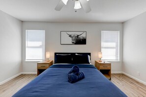 4 bedrooms, desk, iron/ironing board, WiFi - Cozy Spacious Corporate Housing 4 BR|2.5 Bath|Loft|Office|Near Tesla (Austin)