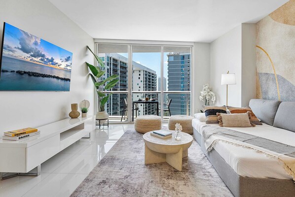 テレビ、書斎 / ワークスペース