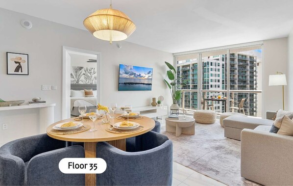 Televisión, oficina