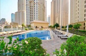 Pool - Charming Spacious Studio at the heart of JBR (Dubai)
